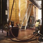 vasche all'interno della cantina vini